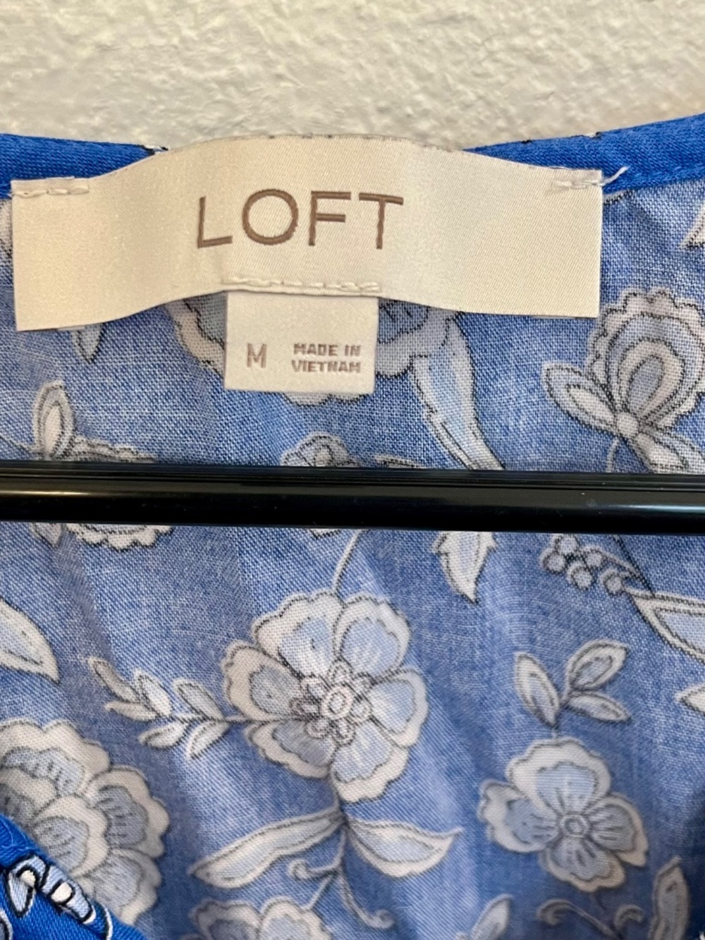 Loft Blue White Floral Ruffle Peplum Blouse Short Sleeve Size Medium - Picture 6 of 9